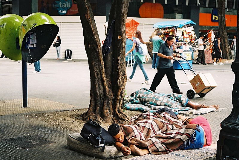 Laura i Astronom-474.JPG - Wielkie nagromadzenie kloszardów. (Zdjęcie: Laura i Astronom)